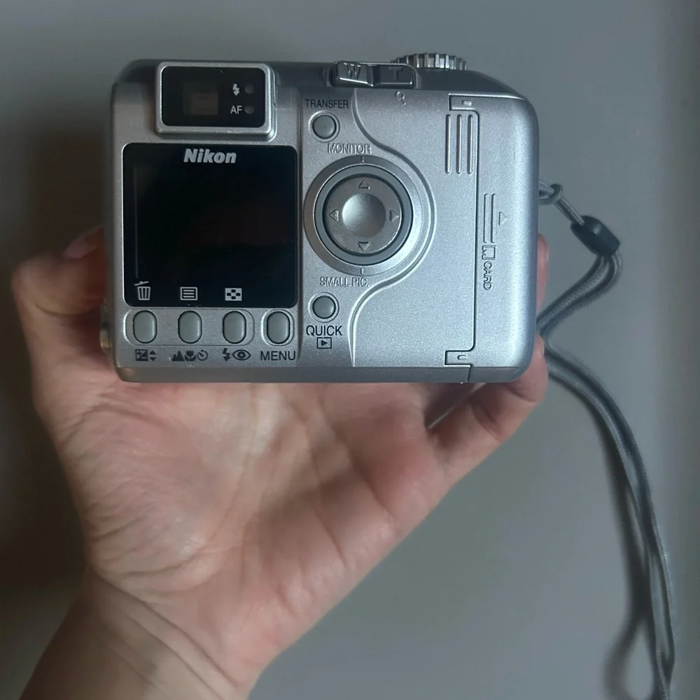 Nikon COOLPIX 4300 Camera 📷